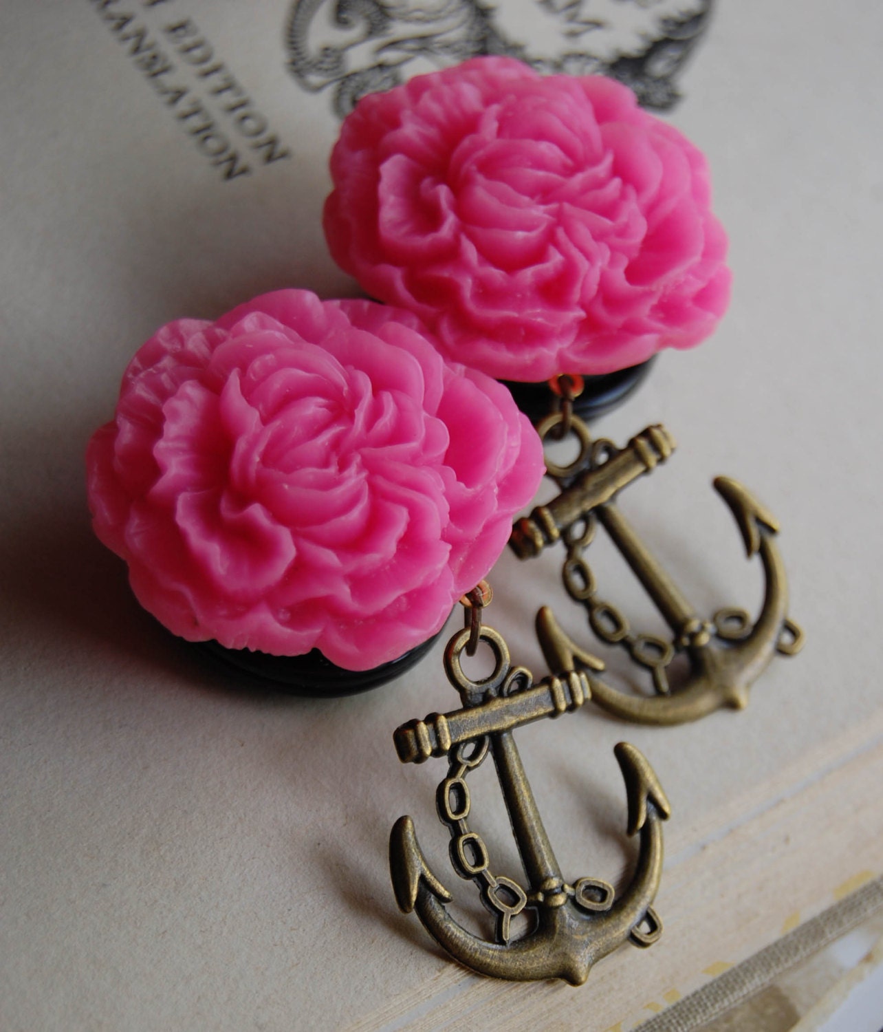 7/8 " (22mm) Light Purple Flower Plugs for stretched ears.