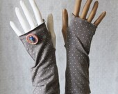 Mittens grey with dots, and pink with a big vintage button