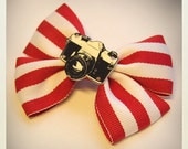 Old School Pin Up-style red striped retro camera hair clip