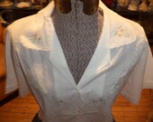 Pretty Vintage Short-Sleeved White Cotton Embroidered Blouse Floral Flowers Size L