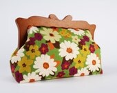 Home pouch - Retro flowers in green and purple - wooden frame clutch bag