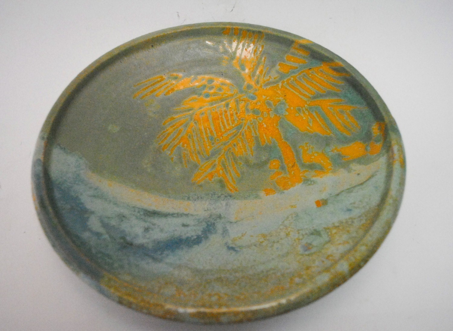 Palm tree over ocean water serving bowl