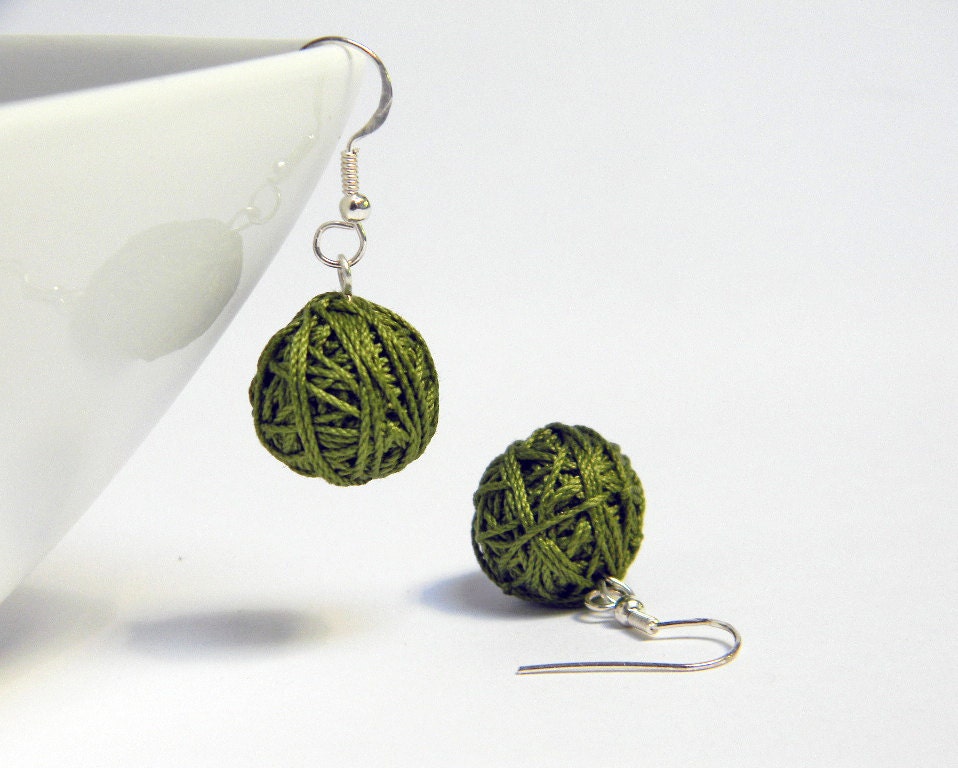 Dangle earrings. Round pendant earrings. Olive green.