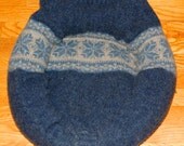 CAT Bed DOG Bed Pet BED Handmade Upcycled Sweater CrabbyCats, Crabby Cats. Blue-Gray Snowflake Wooly