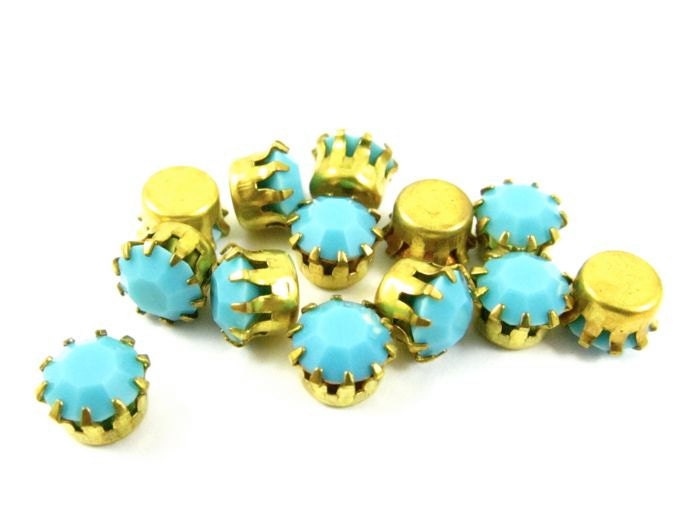 6  - 6mm Vintage Round Stones in Closed Back Brass Tiffany Settings with NO RING - Turquoise