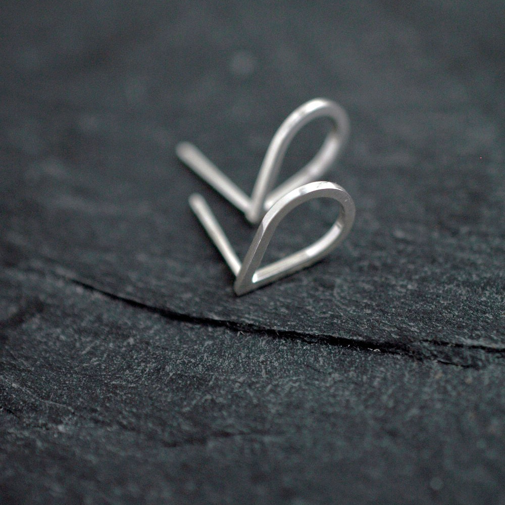 Small droplette studs earrings
