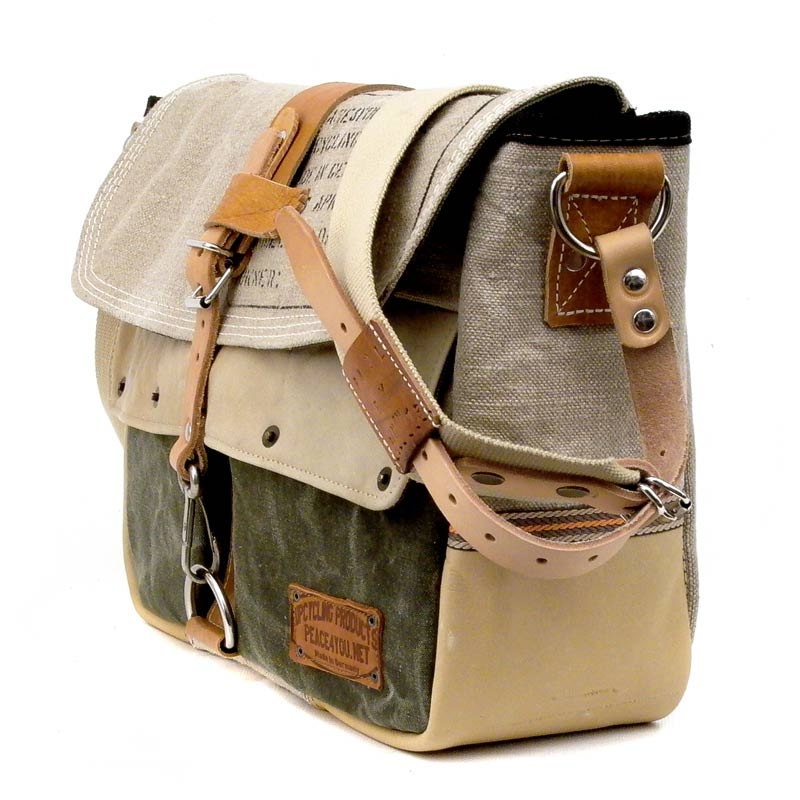 Canvas Messenger Bag //  Upcycled and Handmade by peace4you // Model paul-2037