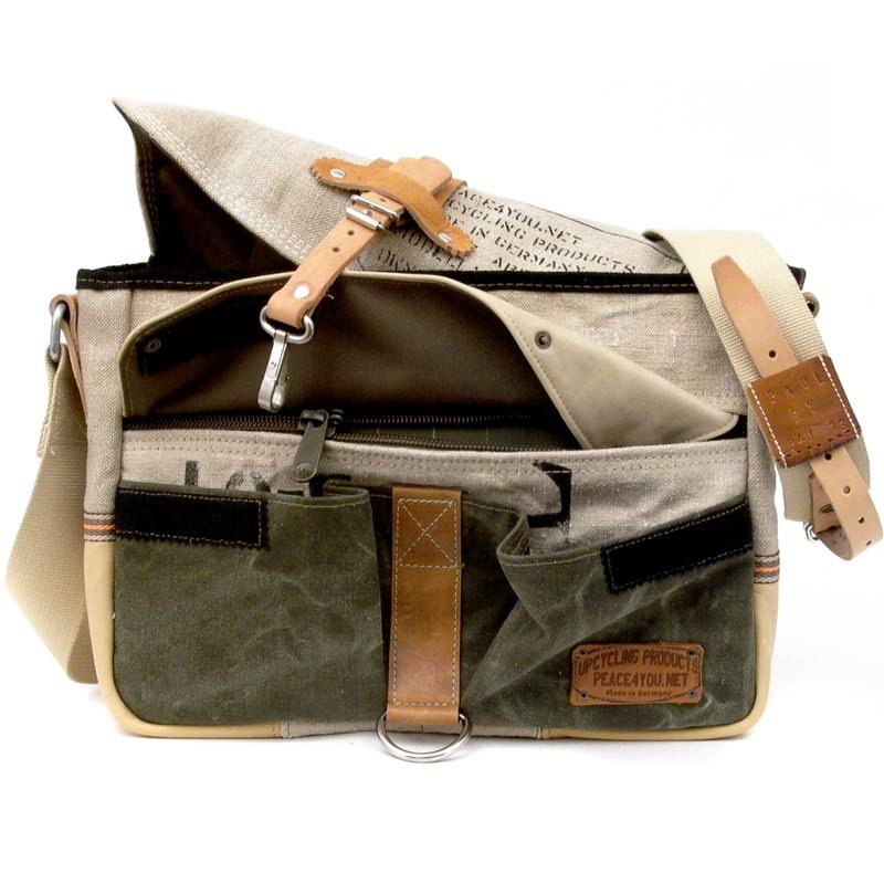 Canvas Messenger Bag //  Upcycled and Handmade by peace4you // Model paul-2037