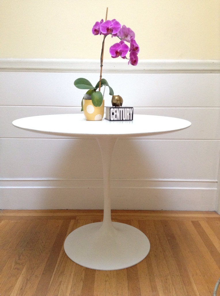 Authentic Vintage Mid Century Modern White Round KNOLL SAARINEN Tulip TABLE