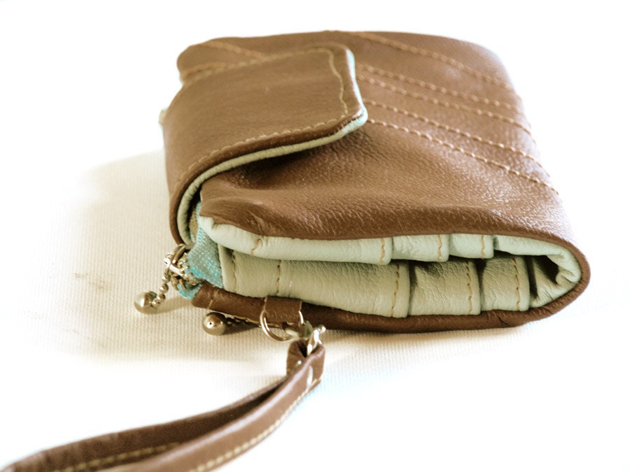 Mint iPhone 4 Wallet, iPhone 5 wallet, iphone 4 Wristlet, IPhone 5 Pocket Case, Mint Chocolate iPhone Wallet / June Trends / SALE