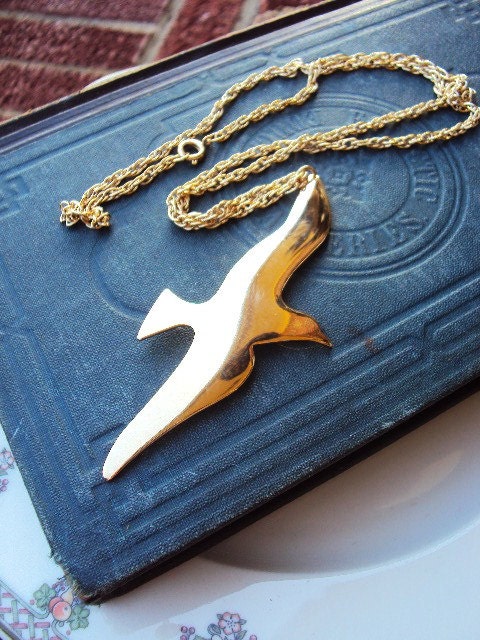 Vintage 60s Necklace Large Bird Pendant Seagull in Gold Vintage Old Stock