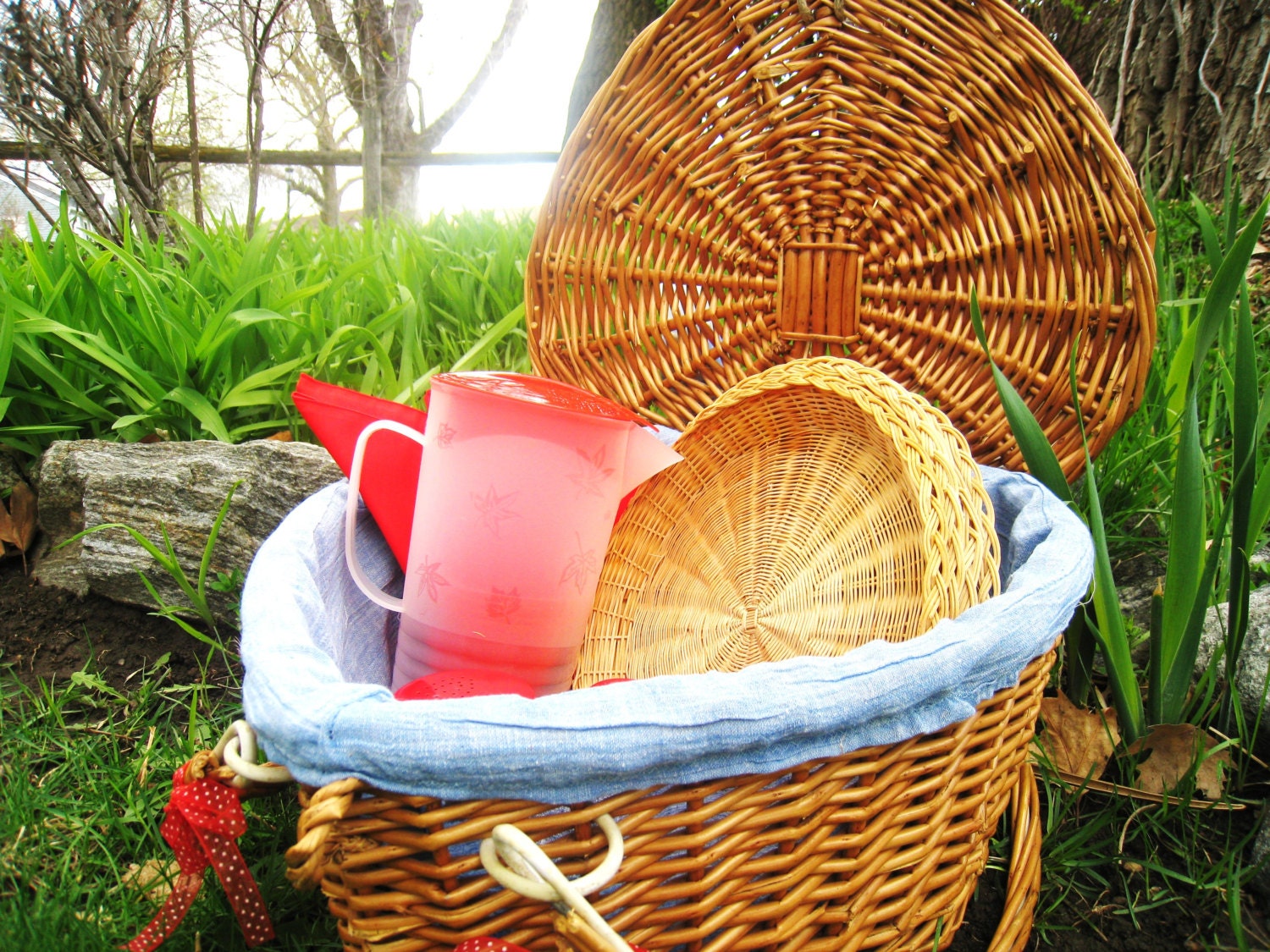 Country Road Heart Shaped Picnic Basket Set