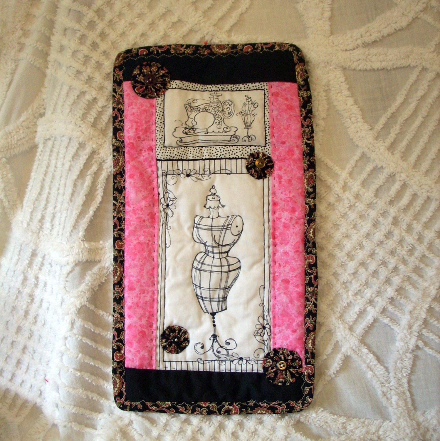 Fashion Mannequin Quilt Pink Black White Sewing Room Wall Hand Made Wall Hanging Fabric Art Toile Bedroom Decor