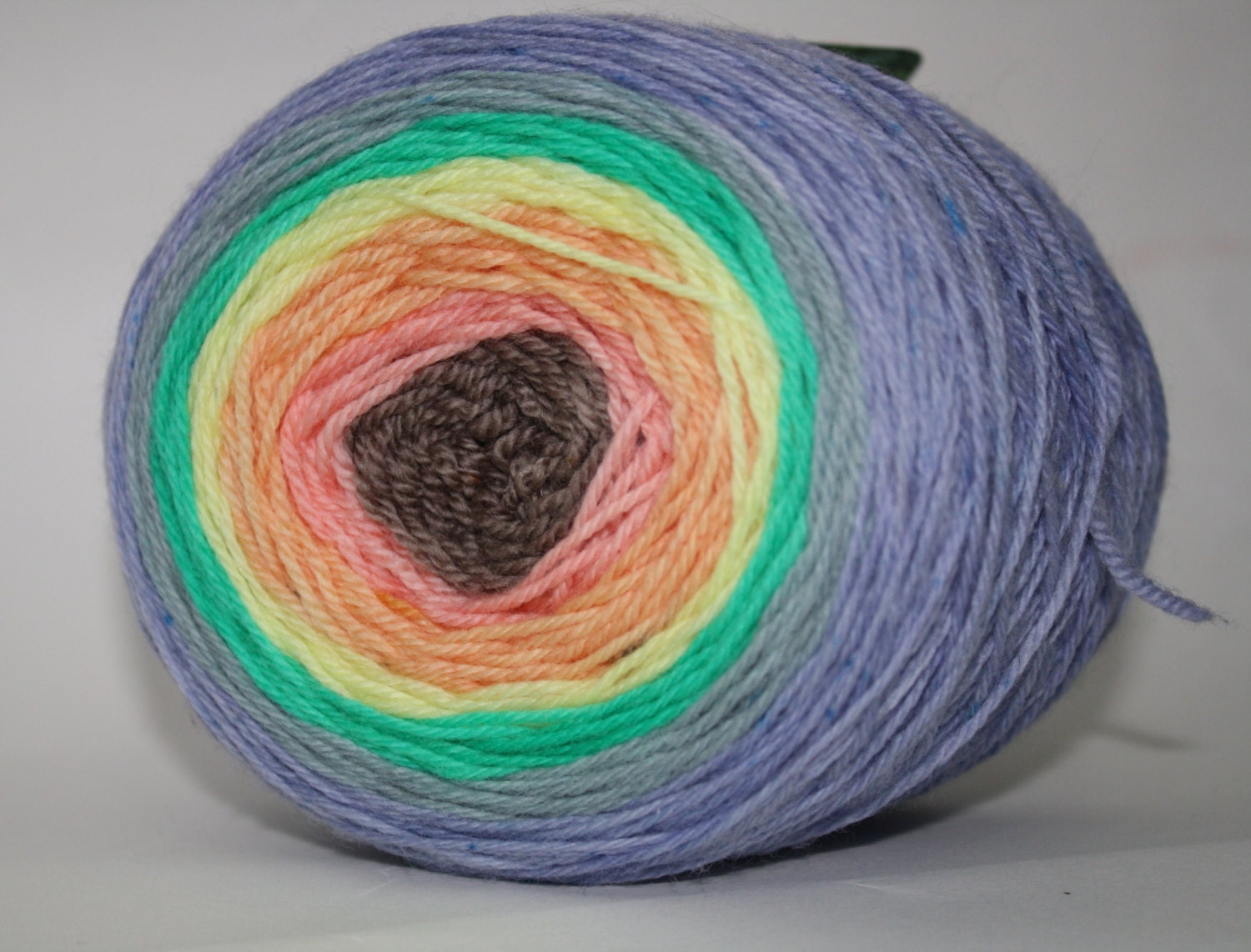 color changing 3 ply merino  approx. 500 yds--handkerchief trick