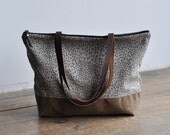 ZIP TOTE - crosses