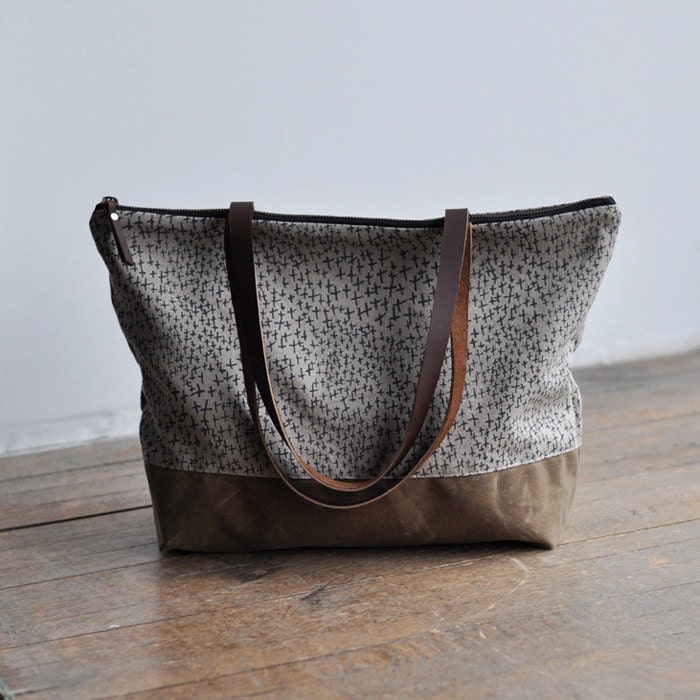 ZIP TOTE - crosses
