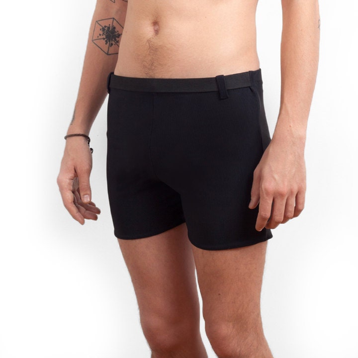 Ribbed black belted short
