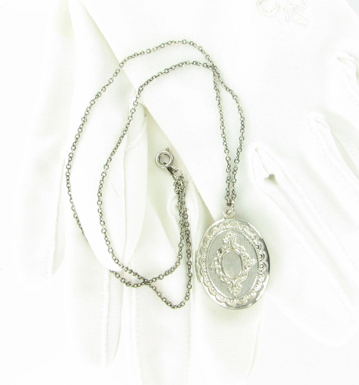 Vintage Silver Plated Oval Pattern Locket Pendant and Chain Necklace
