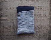 Indigo blue white purse zip pouch handmade Octavi shibori tie dyed natural antique Japanese fabric zipper bleu blanc