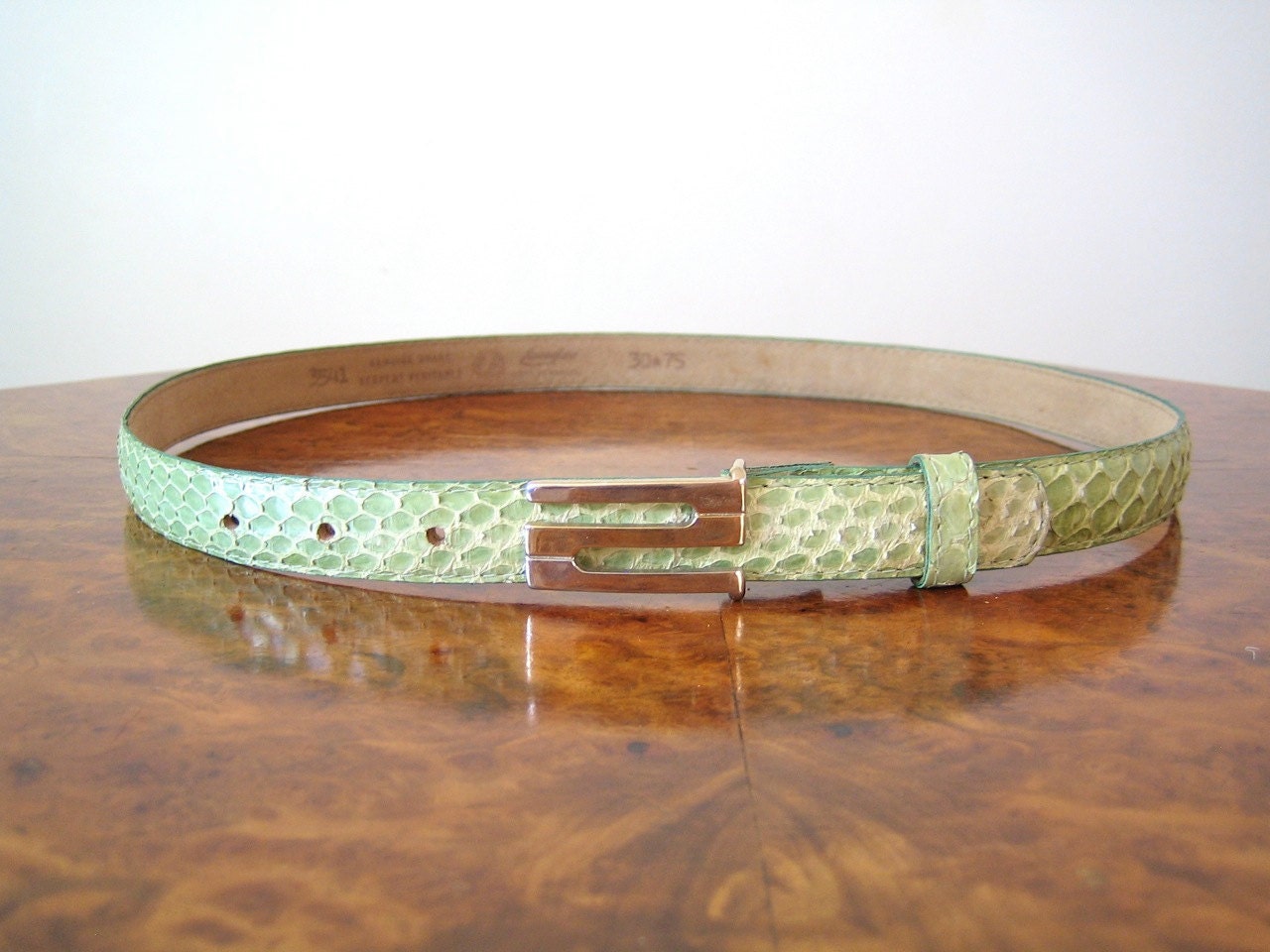 1980s slim belt / fab minty green real snakeskin belt / beautiful quality / 28-31" M-L