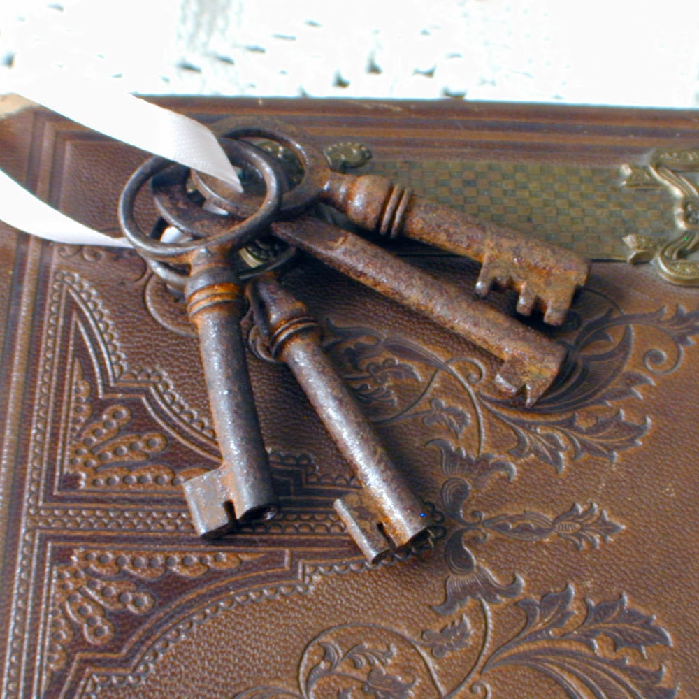 Antique Old  Grungy Skeleton Keys