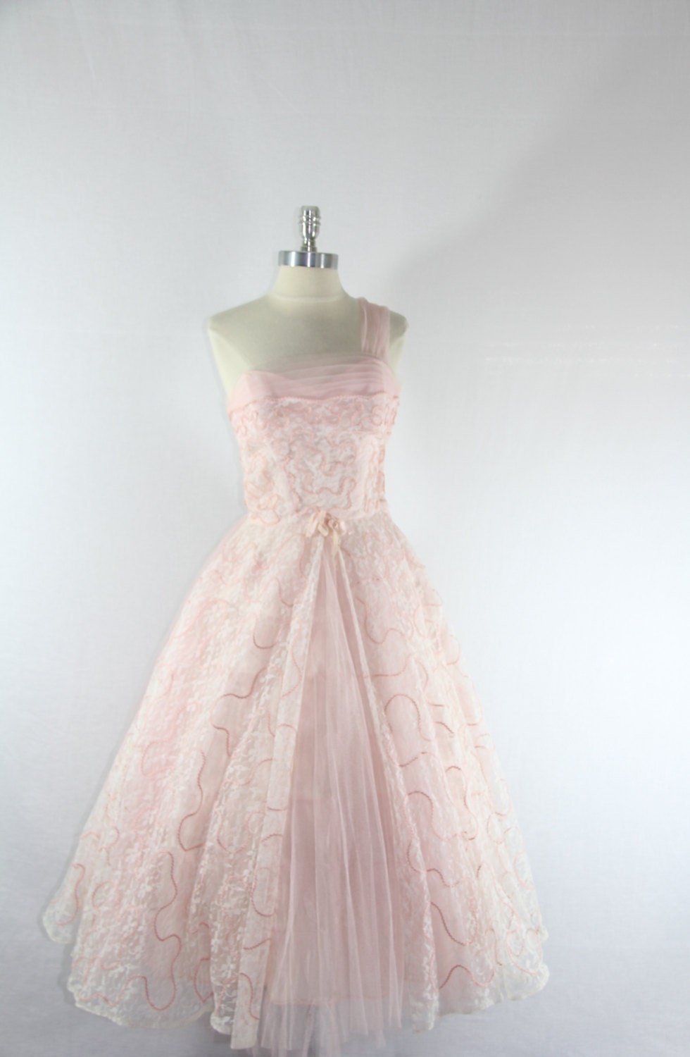 1950's Vintage Dress - PRINCESS Dreamy Lace and Tulle Pink Wedding Prom Party Dress