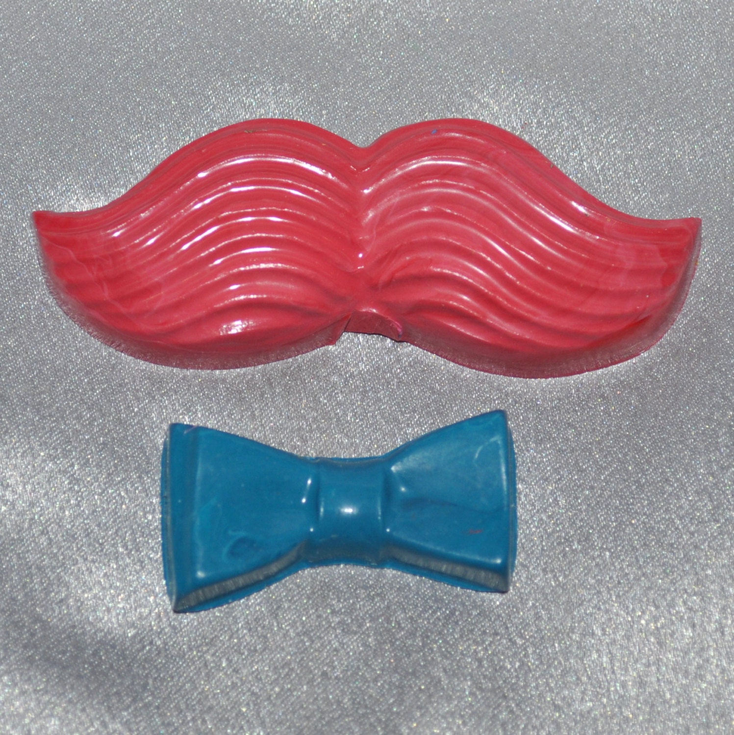Recycled Crayons Bow Tie and Mustache, Total of 15 Bags, Total of 30 Crayons Il_170x135