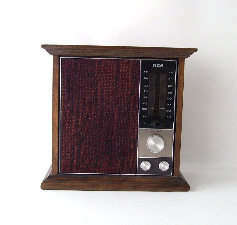 vintage rca am/fm radio carved wood top wood case burgundy carpet speakers retro mid century modern home decor electronics men