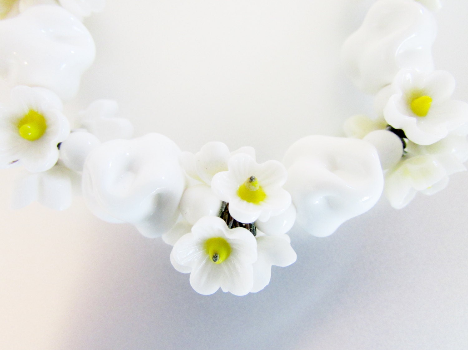 Art Glass Flower Necklace & Earring Glass Flowers White with Yellow Centers