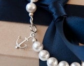 Set of 6 pearl bracelets with sterling silver anchor - nautical wedding white pearl bracelet - navy blue handmade jewelry - bridesmaids gift