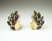 Vintage Crown Trifari Charcoal Gray Rhinestone Gold Tone Earrings