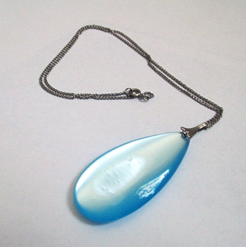 vintage 60s Moonglow plastic blue rain drop pendant glowing moonglow blue drop lucite necklace vintage 1960s