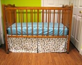 Adjustable Straight Panel Crib Skirt in Vines
