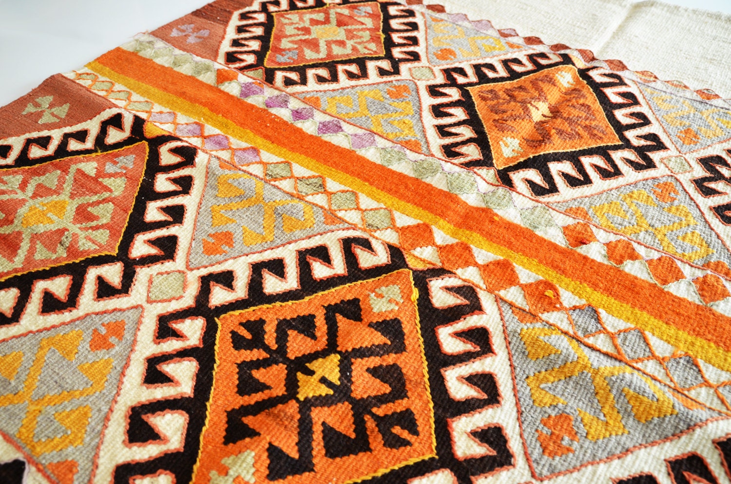 Sukan / VINTAGE Turkish Kilim Rug Carpet - handwoven kilim rug - antique kilim rug - decorative kilim - natural wool
