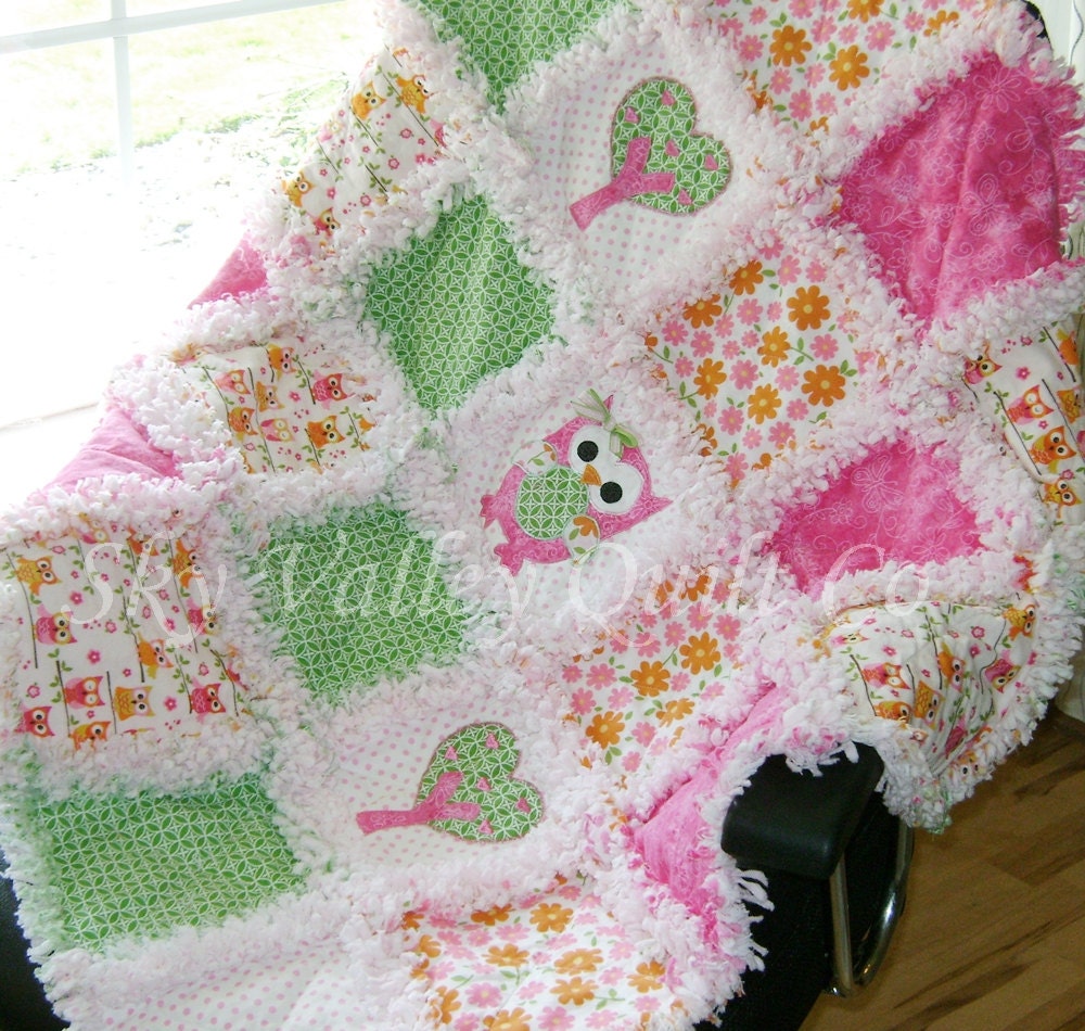 Prefringed cut  Rag Quilt KIT  Spring Owl pink and green.  Die cut Appliques included