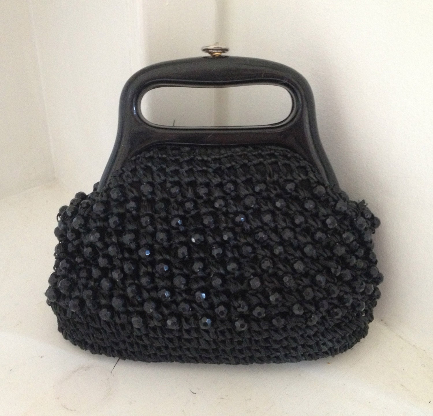 MAY 10% SALE 60s mod black bead bag clutch - lucite - bakelite - handbag - raffia