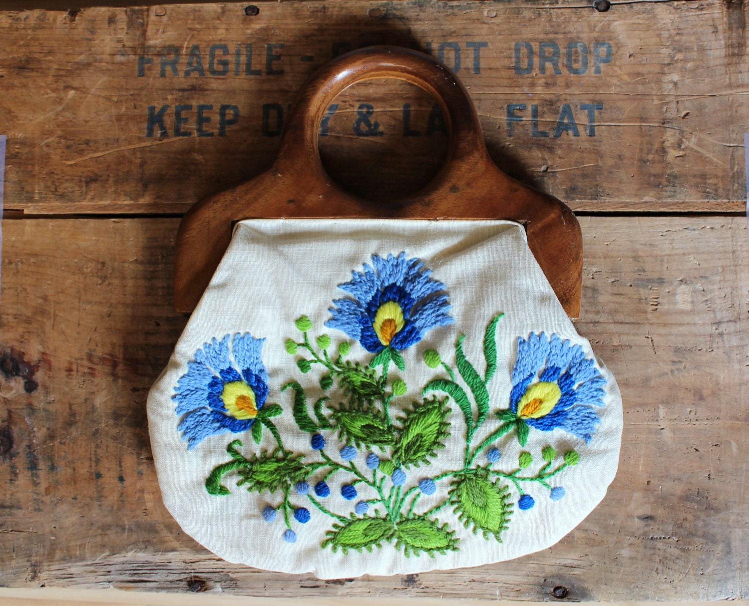 wood handle purse - vintage 70s handbag - bermuda bag - floral embroidered crewel work