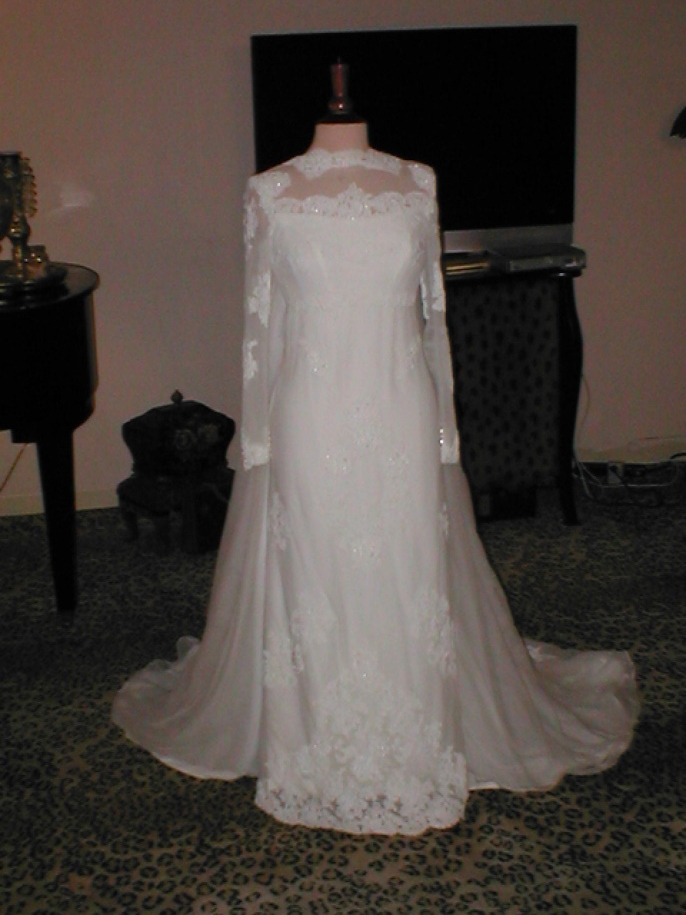 Vintage high-fashion Wedding Gown