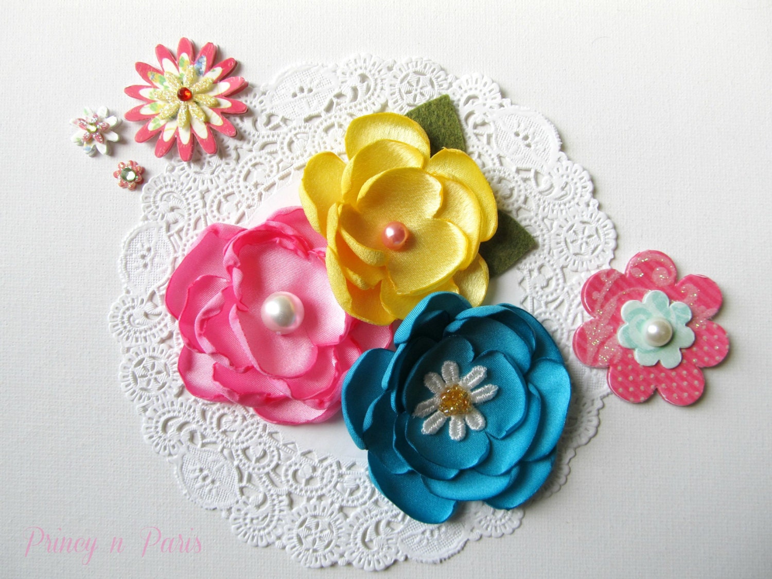 Daisy Delight, set of 3 mini flower clips