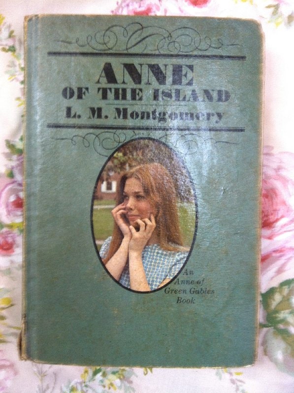 Vintage Antique  L.M. Montgomery Anne of the Island Book