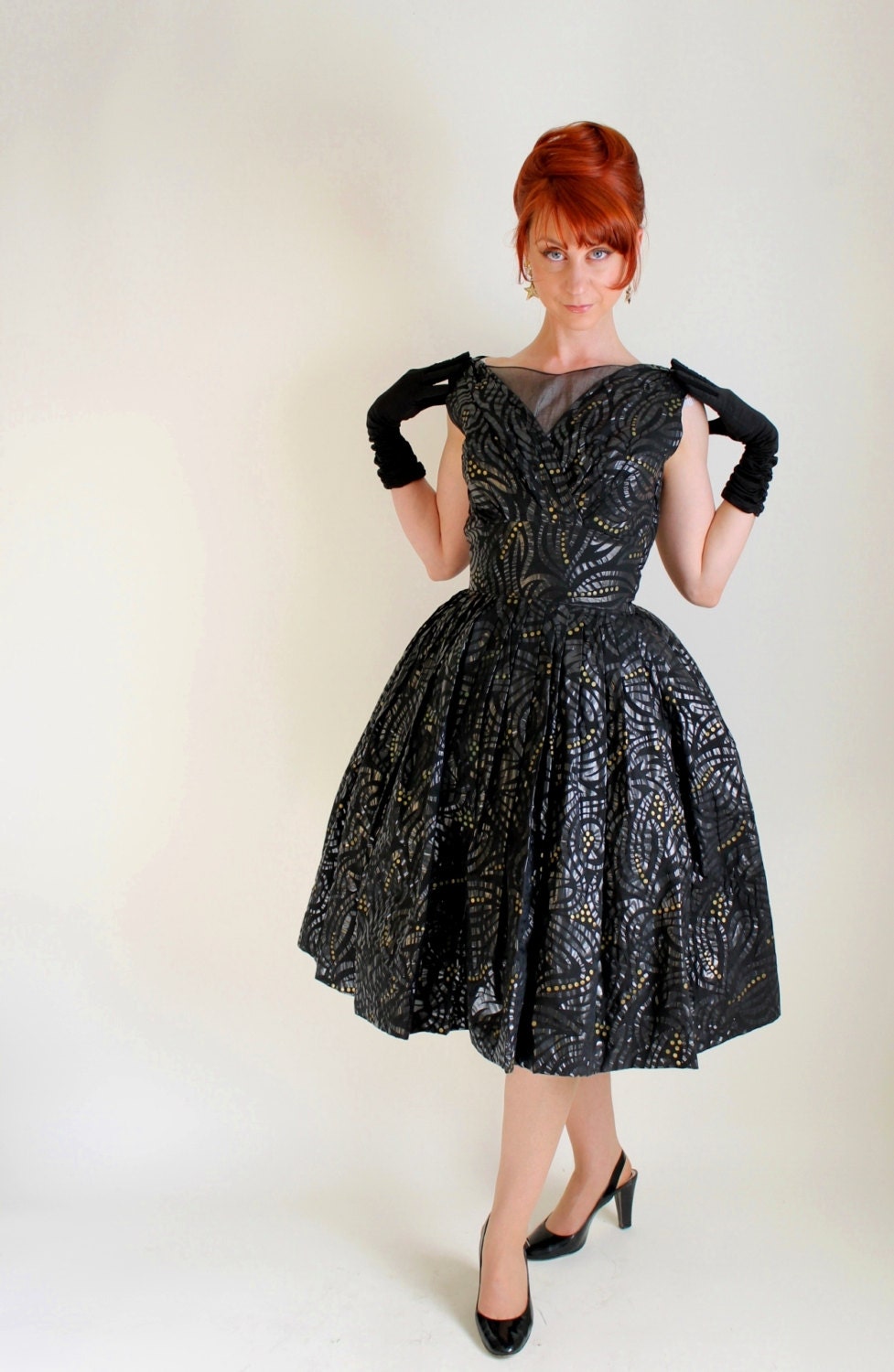 1950s Little Black Dress. Party Dress. Cocktail Dress. Formal Dress. Weddings. Mad Men Fashion. Audrey Hepburn