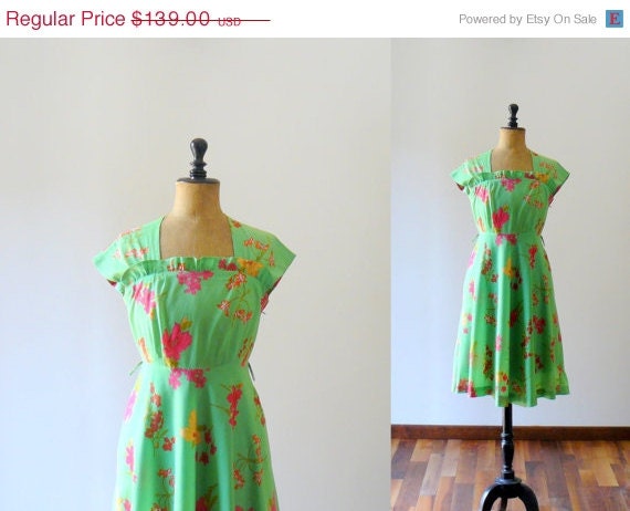20% OFF SALE Vintage 1950s green dress. Red floral print cotton sundress