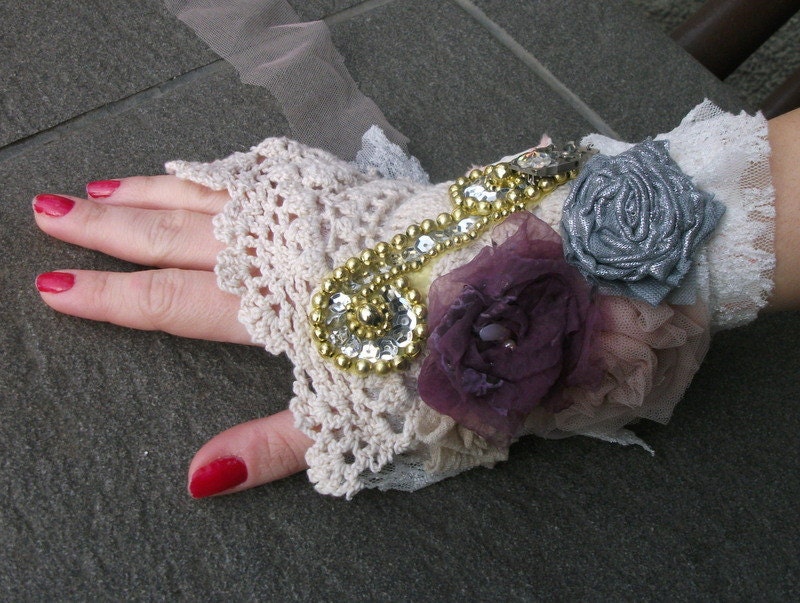 cuff,steampunk,gypsy,burlesque,drama, steampunk cuff, textile cuff, jane austen,roses,romance, bridal,wedding,accessoires,vintage style