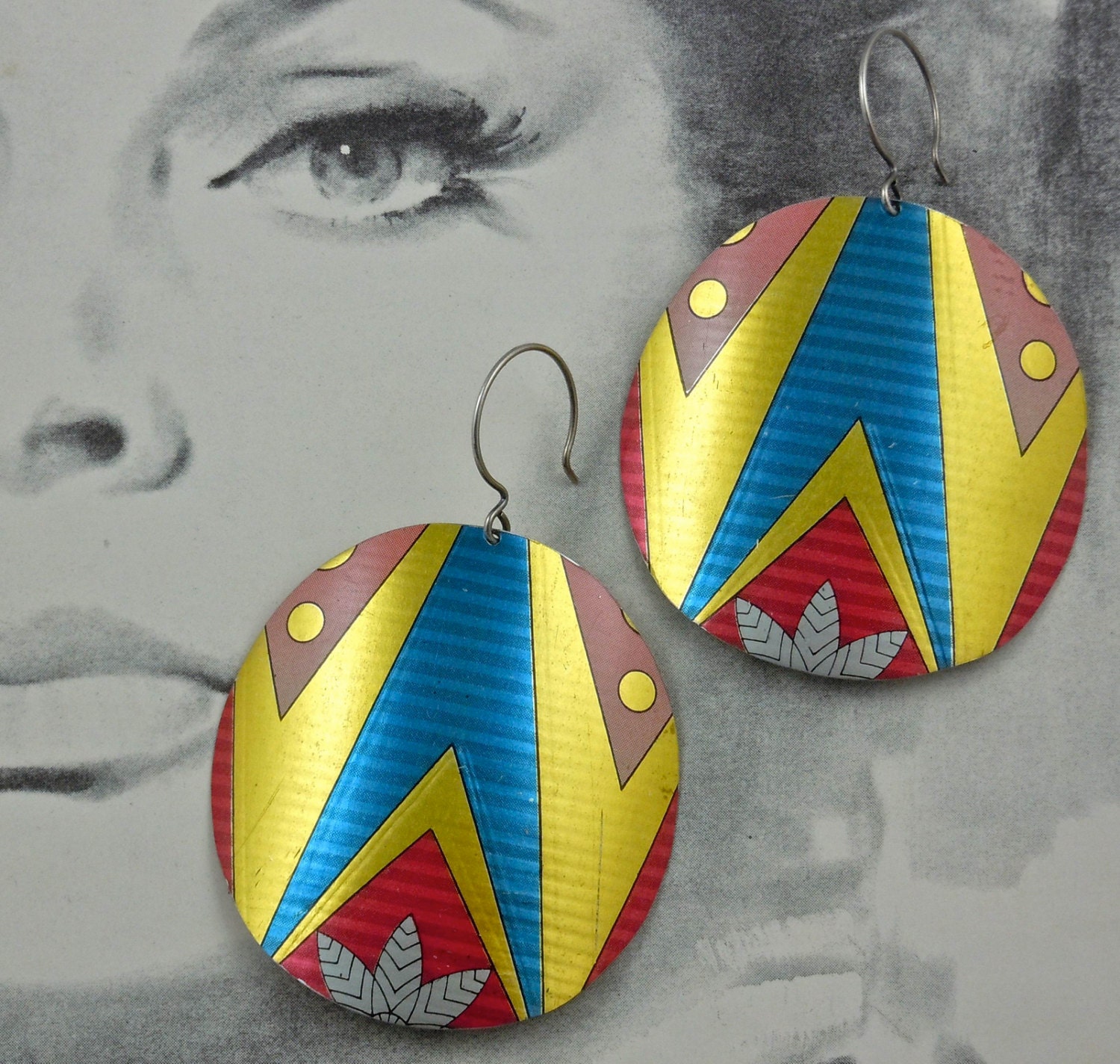 Recycled tin, upcycled tin, vintage tin, tin can, vintage metal, vintage can, metal can, tin can earrings, recycled earrings, deco