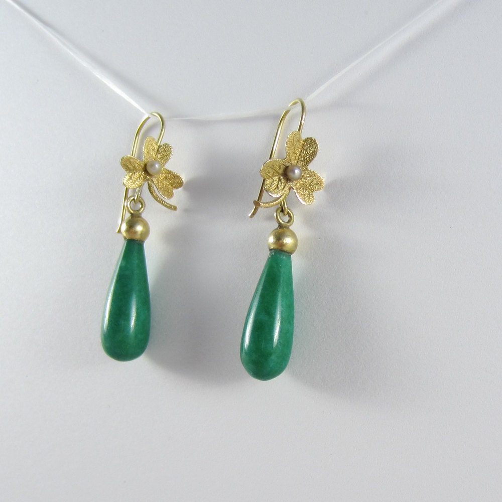 Edwardian Chalcedony and Gold Earrings. Antique Drop Earrings, Circa 1900s.