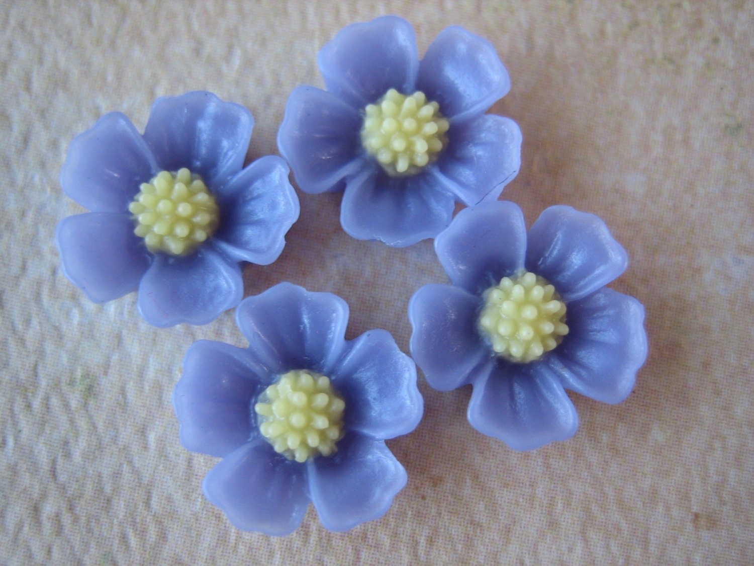 4PCS - Daisy Cabochons - Resin - Lavender - 10mm - Findings by ZARDENIA