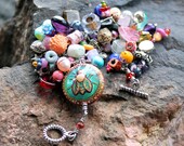 Bee bracelet / mood bead / large focal mood bracelet / multicolored uniquenecks wire wrapped beaded bead party bracelet / gemstones