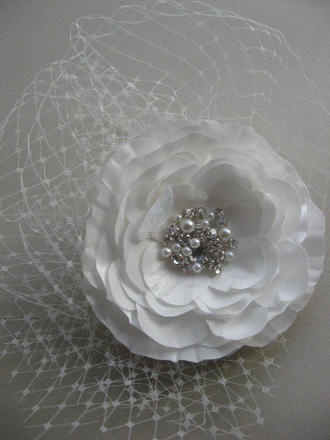Wedding Light Ivory Bridal Hair flower accessory Hairpiece clip with veil rhinestone pearls centerpiece bridal accessory