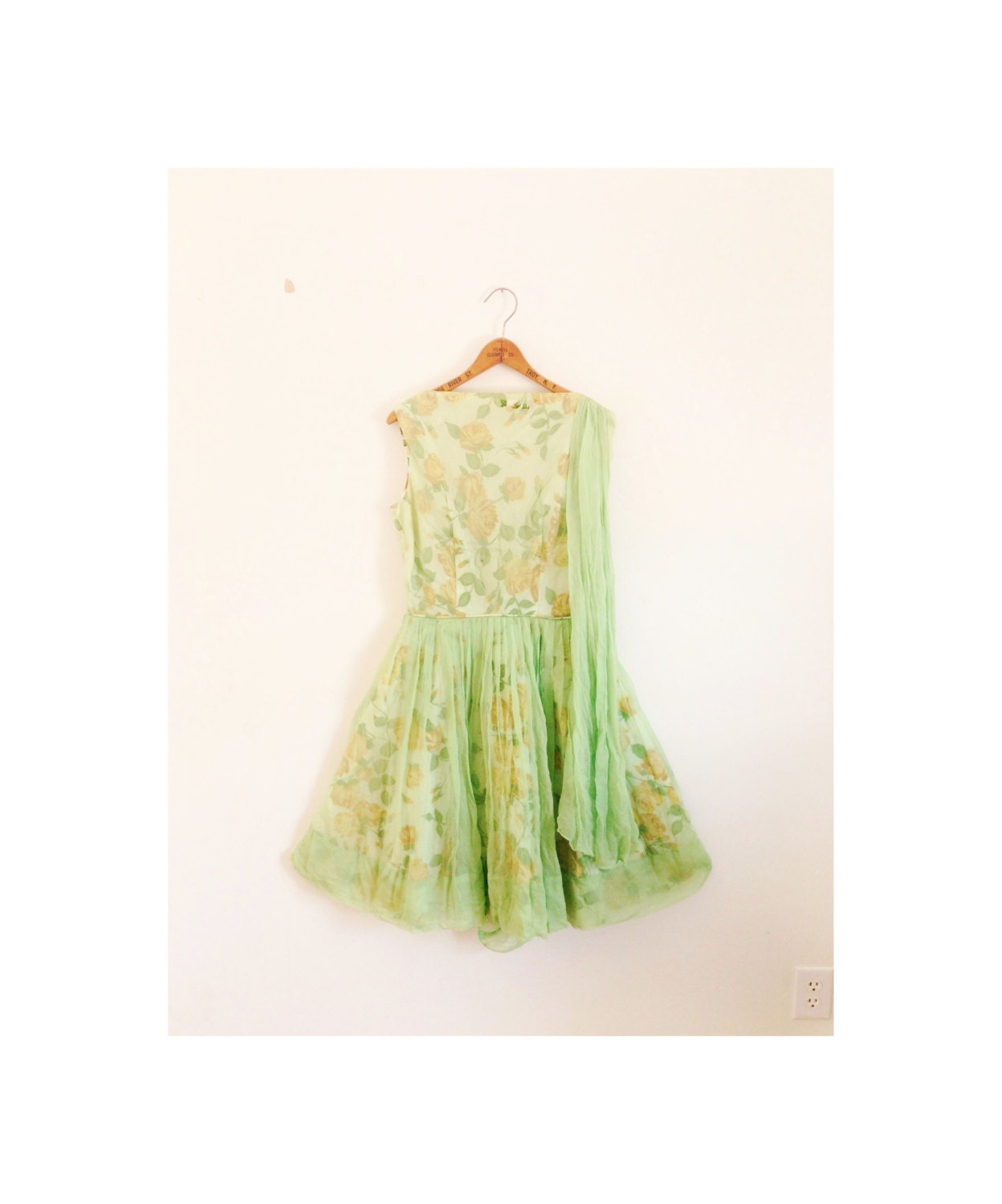 1950s-1960s GARDEN PARTY floral chiffon dress