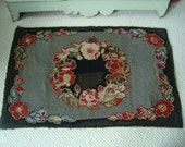 Vintage Hand Hooked Rug Floral Wreath 2' x 3'